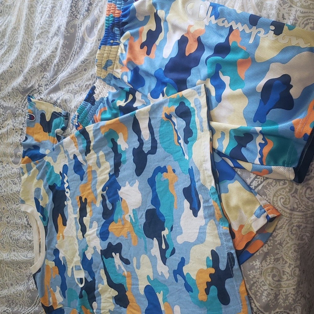 Champion youth large shorts and shirt camo outfit